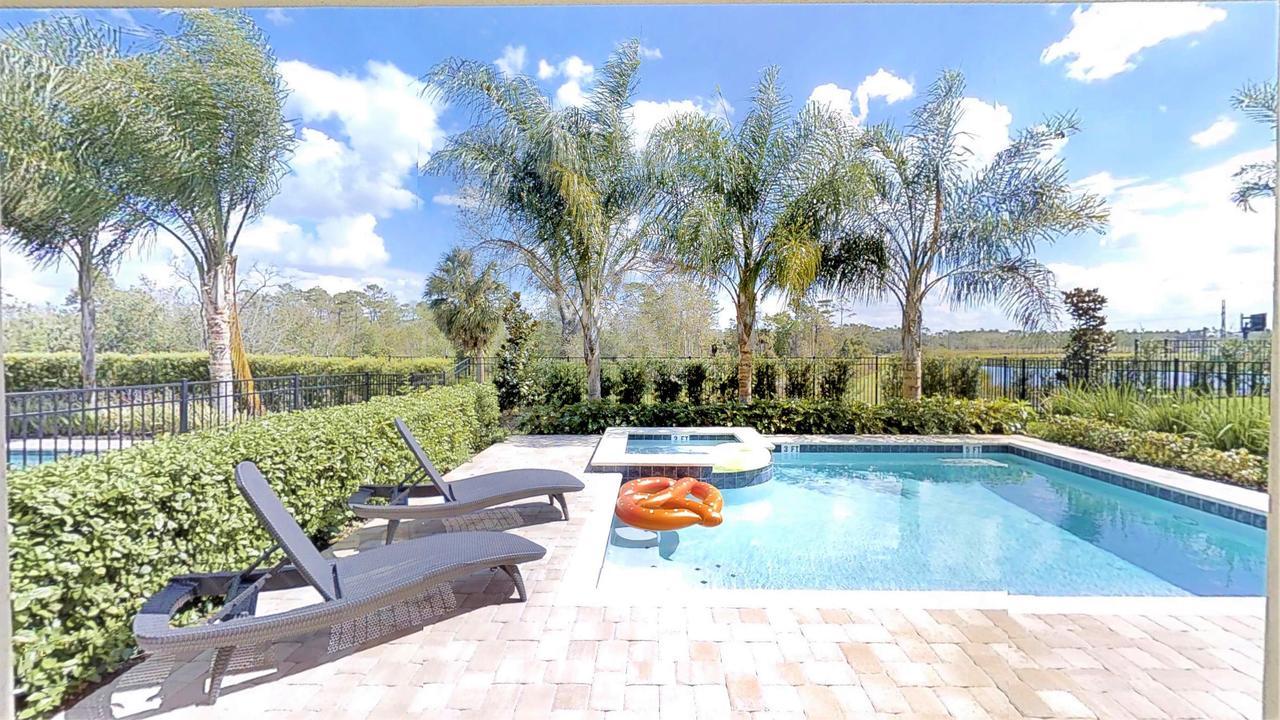 6 Bedroom Vacation With Pool
