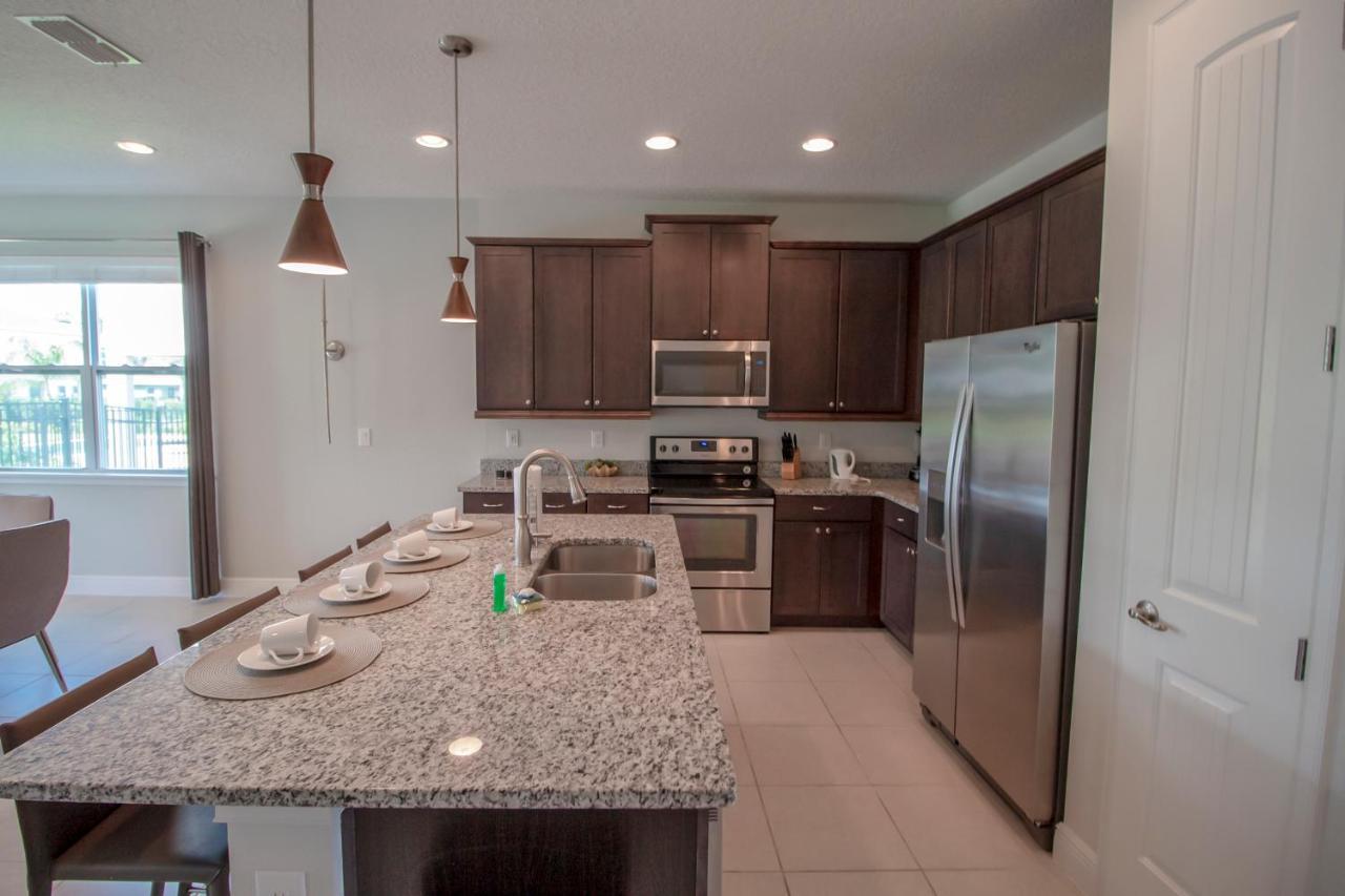 8 Bedroom Vacation With Pool 2107 Orlando
