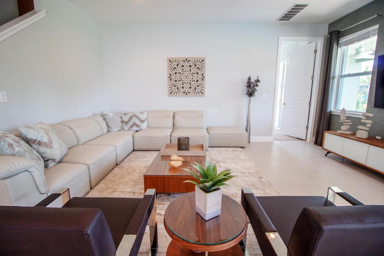8 Bedroom Vacation With Pool 2107 Holiday home Orlando
