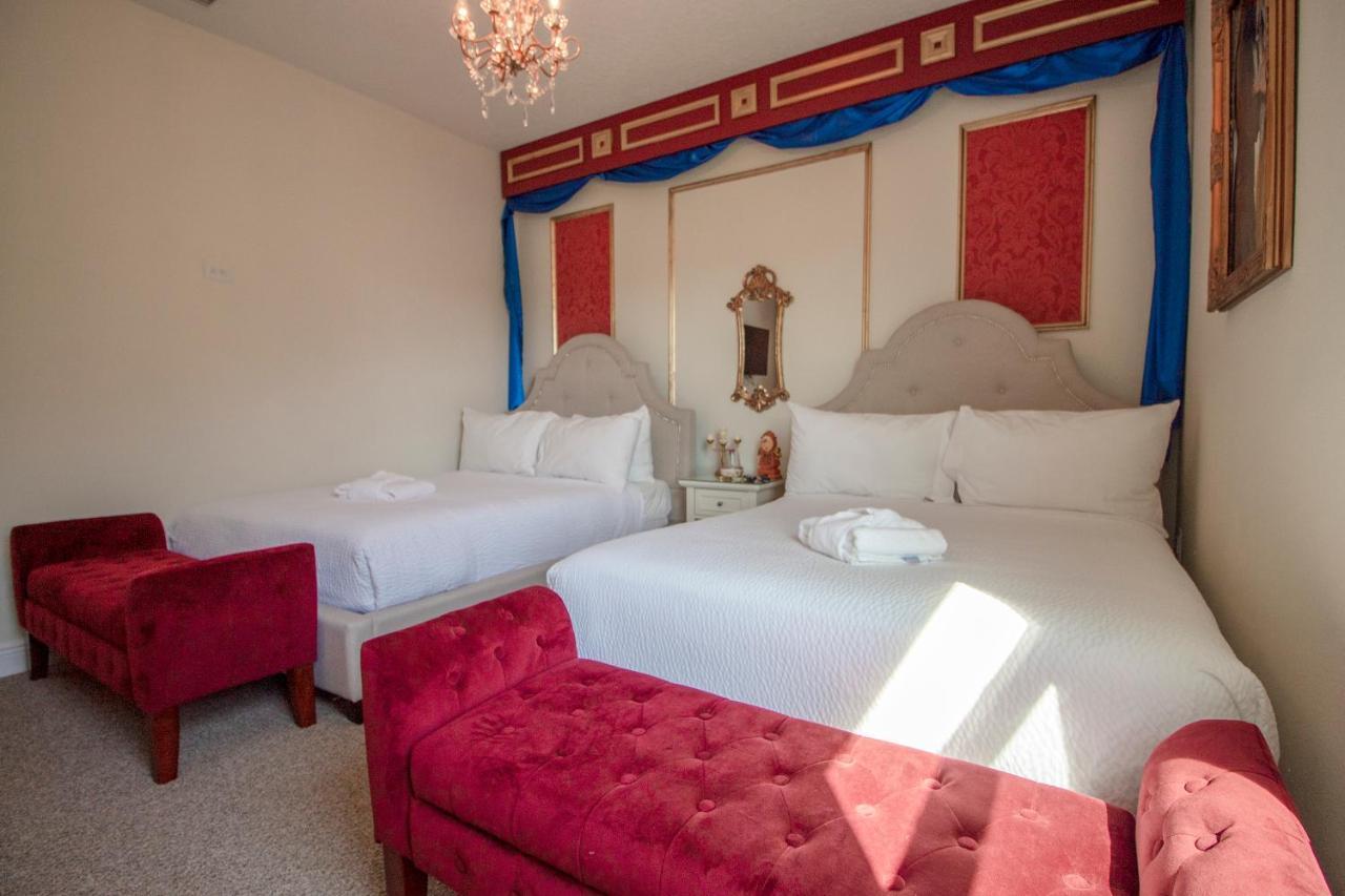 Holiday home 8 Bedroom Vacation With Pool 2107