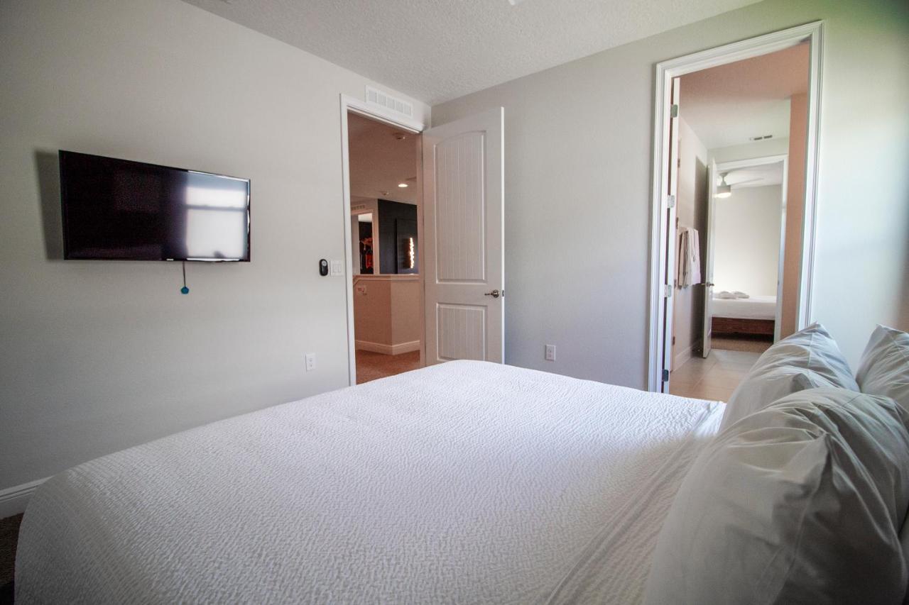 8 Bedroom Vacation With Pool 2107 Orlando