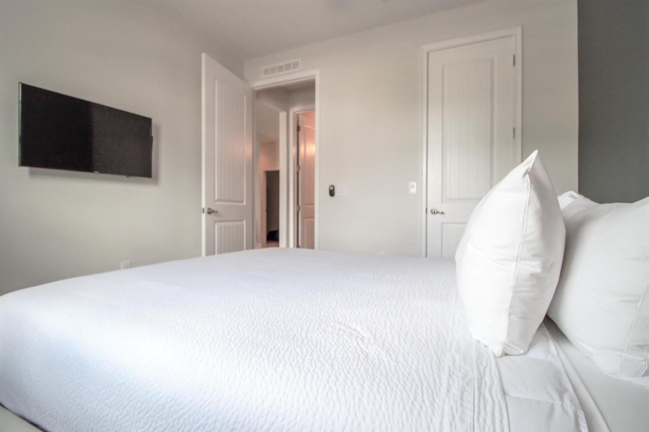 8 Bedroom Vacation With Pool 2107 Holiday home