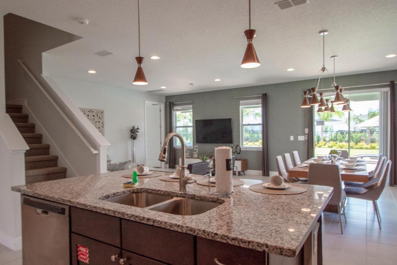 8 Bedroom Vacation With Pool 2107 * Orlando