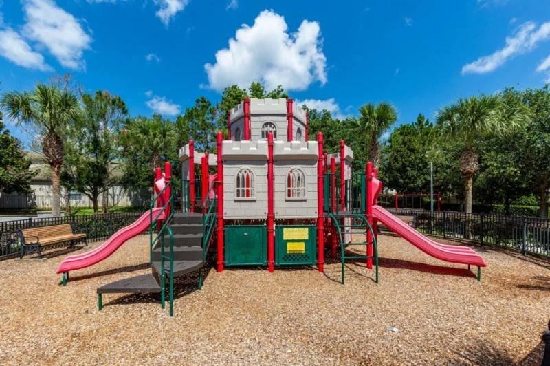 Lovely 3 Bedroom 2 Bath Area Orlando