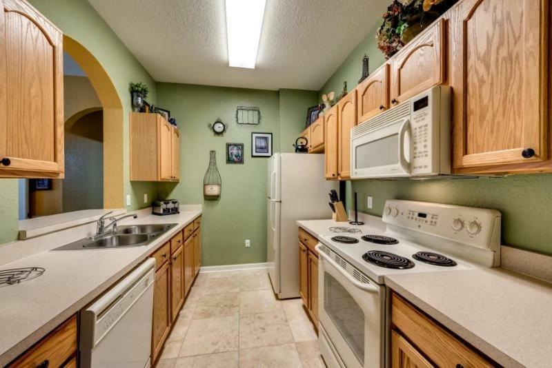 Lovely 3 Bedroom 2 Bath Area *