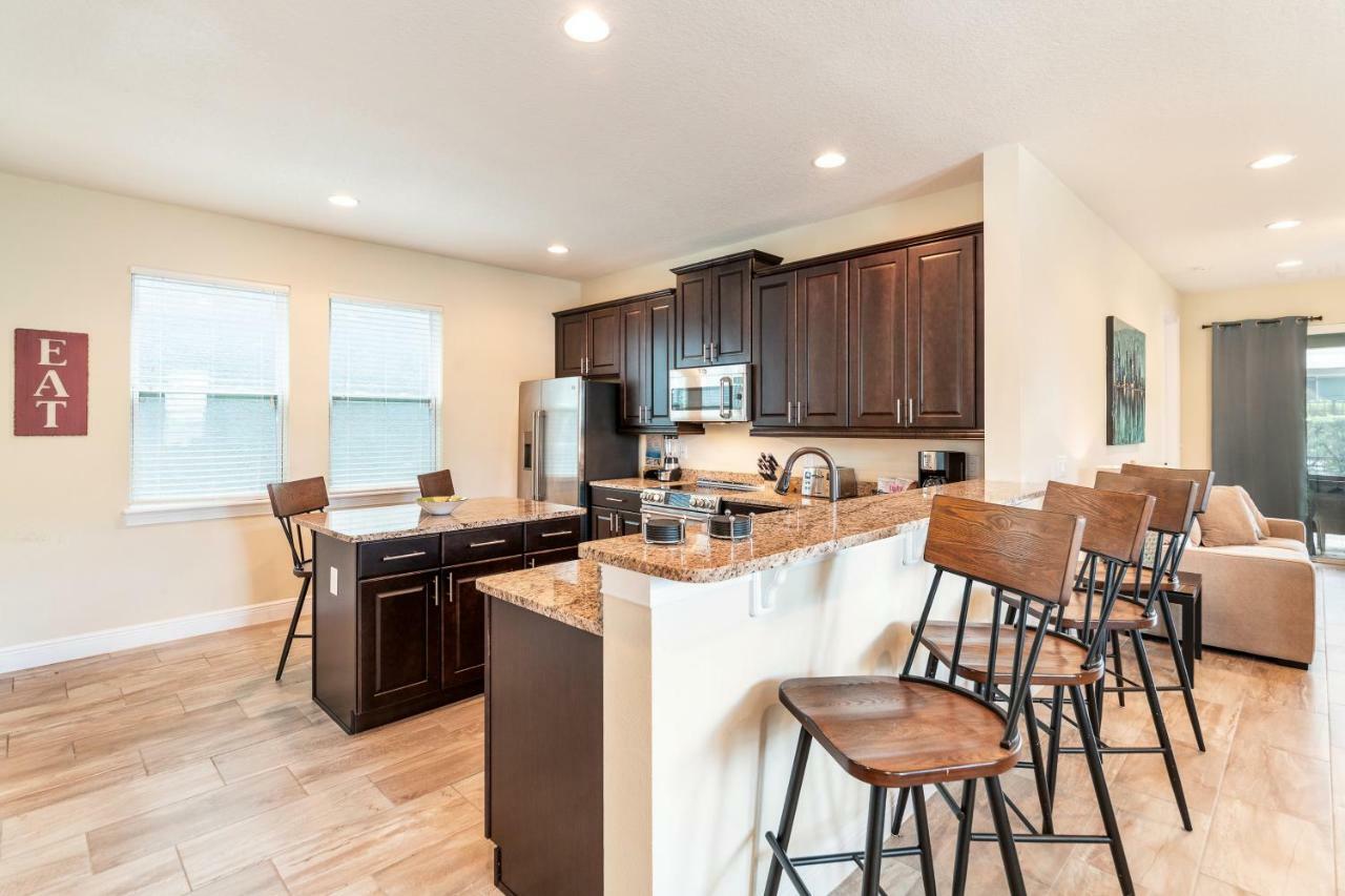 Lovely By Rentyl Near With Private Screened In Pool & Amenities - 430l Holiday home
