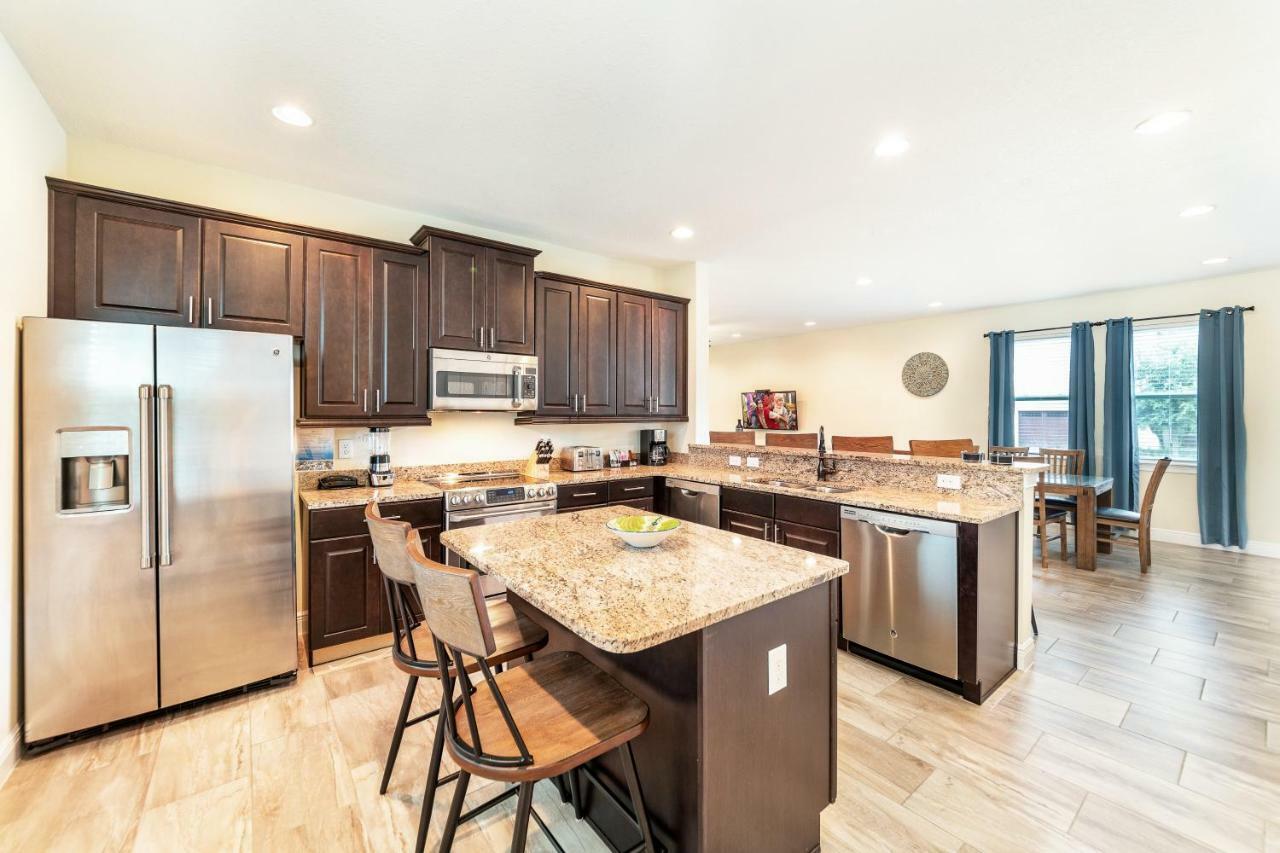 Holiday home Lovely By Rentyl Near With Private Screened In Pool & Amenities - 430l
