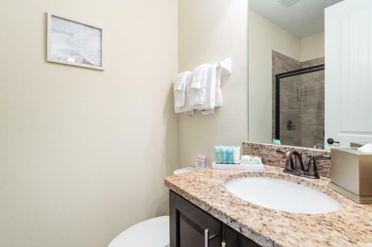 Lovely By Rentyl Near With Private Screened In Pool & Amenities - 430l Holiday home