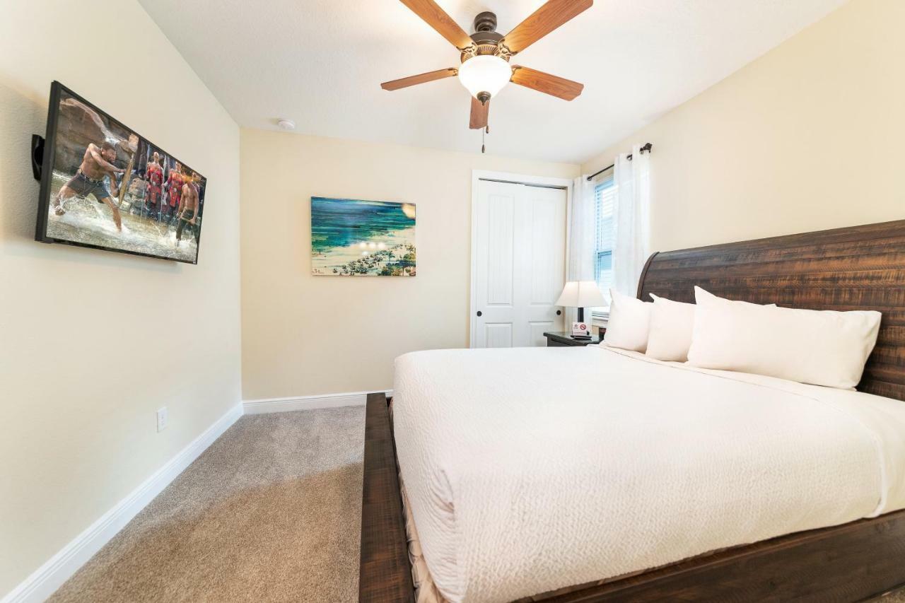 Holiday home Lovely By Rentyl Near With Private Screened In Pool & Amenities - 430l