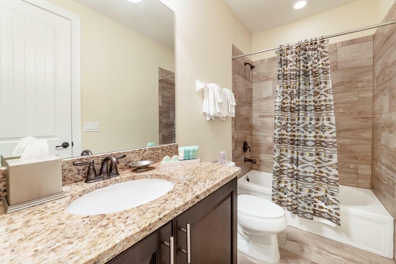 Holiday home Lovely By Rentyl Near With Private Screened In Pool & Amenities - 430l