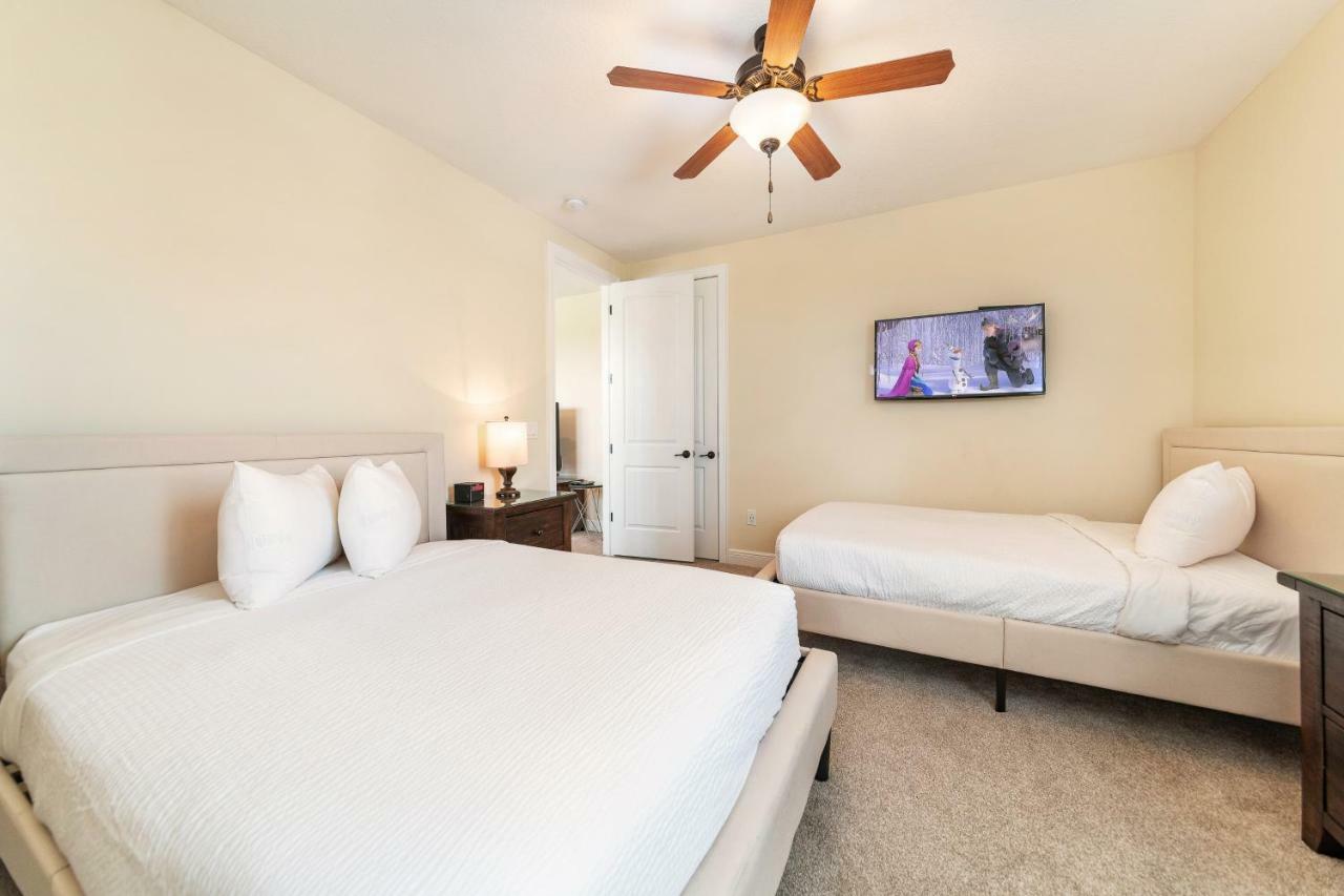Lovely By Rentyl Near With Private Screened In Pool & Amenities - 430l *