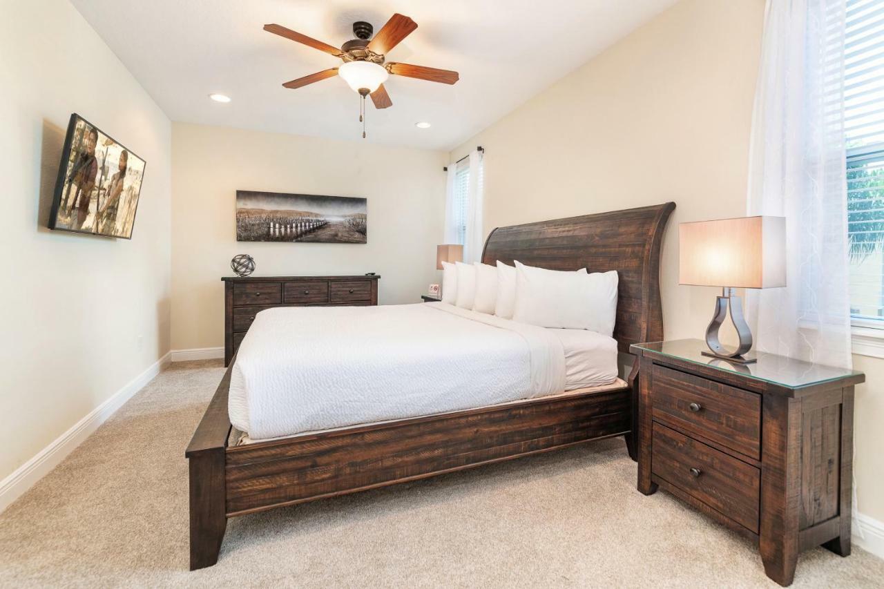Holiday home Lovely By Rentyl Near With Private Screened In Pool & Amenities - 430l *