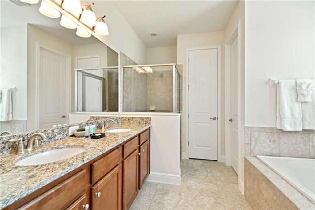 8 Bedroom Vacation With Pool Holiday home Orlando