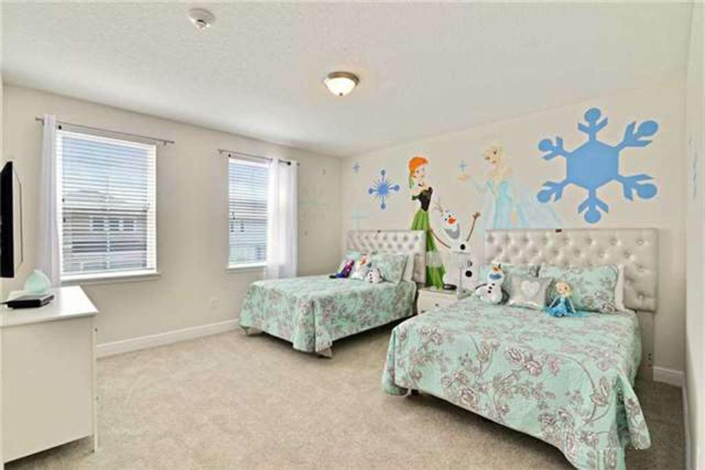 8 Bedroom Vacation With Pool *