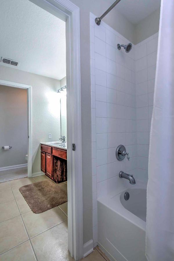 Spacious Kissimmee - 3 Mi To World! Holiday home