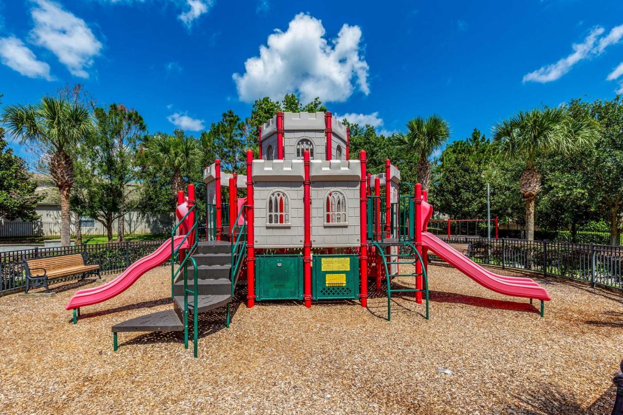 Spacious In Gated Resort, 2 Mi To Disney! Holiday home Orlando