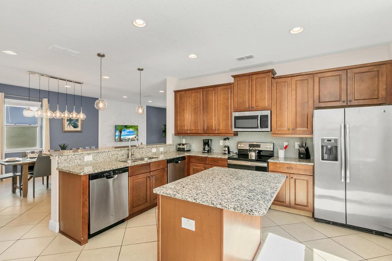 6 Bedroom Vacation With Pool * Orlando
