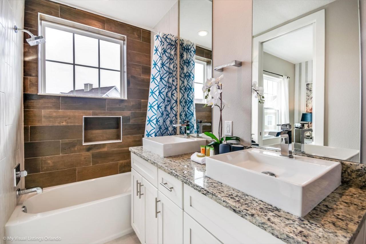 7572 Sunny Dreams Lane Villa