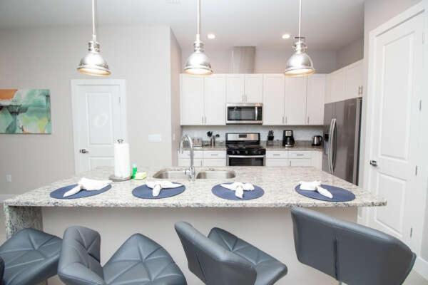 4 Bedroom 4 Ba Self Check-in Close To Theme Parks Villa