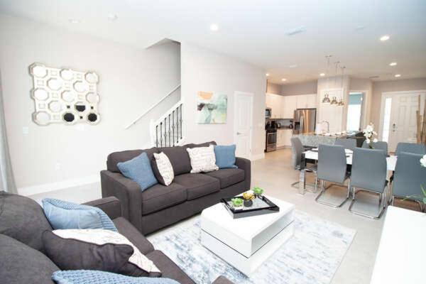Villa 4 Bedroom 4 Ba Self Check-in Close To Theme Parks Orlando