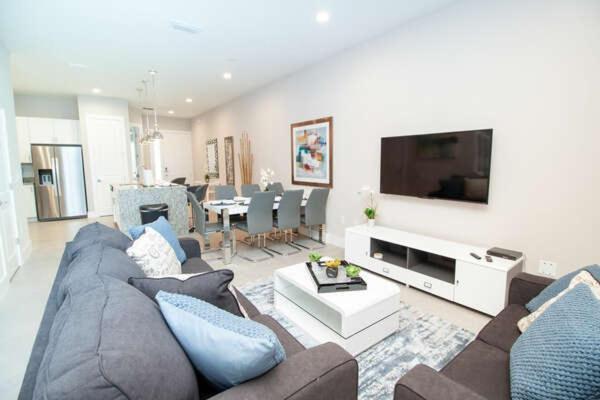 4 Bedroom 4 Ba Self Check-in Close To Theme Parks