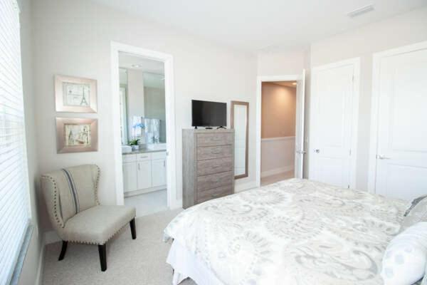 4 Bedroom 4 Ba Self Check-in Close To Theme Parks Villa