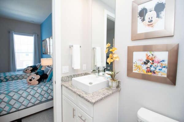 Villa 4 Bedroom 4 Ba Self Check-in Close To Theme Parks Orlando