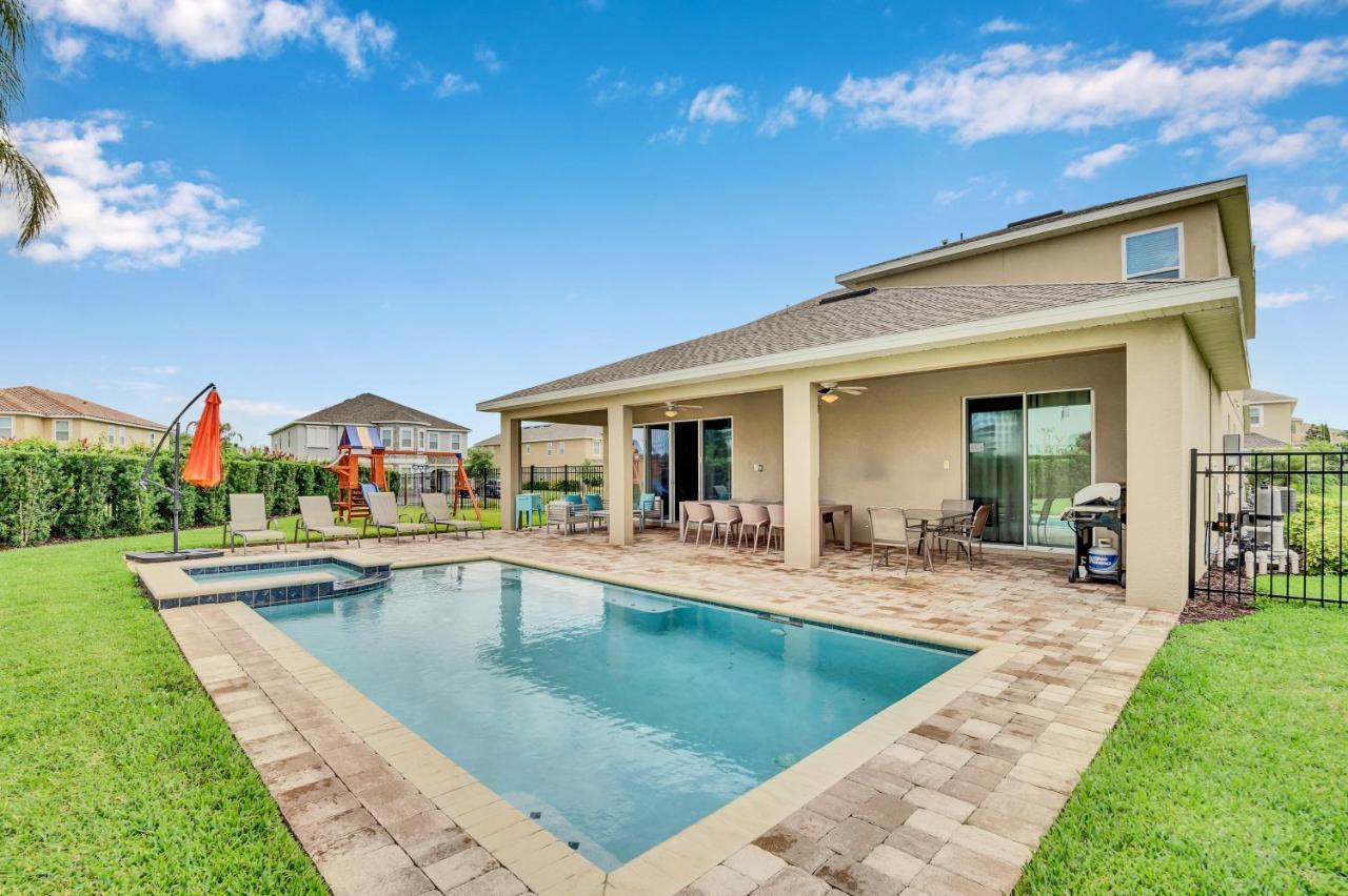 Holiday home 8 Bedroom Vacation With Pool *