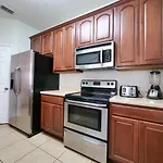 3Br 2Bath Condo Balcony 5Min Conv Center 1388Ft