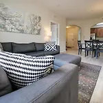 3Br 2Bath Condo Balcony 5Min Conv Center 1388Ft