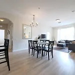 3Br 2Bath Condo Balcony 5Min Conv Center 1388Ft