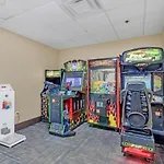 1Br With 2 Queen Suite - Pool, Hot Tub & Arcade, Near Universal & Disney!