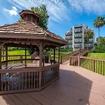 Gorgeous Studio Near Parks And Convention Center