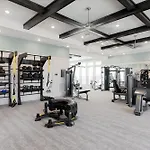 Complete Contemporary Apartment 10 Min To Parks Pets Allowed, Resort-Style Amenities