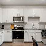 Complete Contemporary Apartment 10 Min To Parks Pets Allowed, Resort-Style Amenities