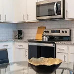 Complete Contemporary Apartment 10 Min To Parks Pets Allowed, Resort-Style Amenities