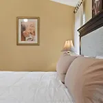 Stunning 5 Bedrooms Pool Home-Game Room