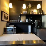 Lovely Spacious Guesthouse In Mills 50 District