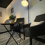 Lovely Spacious Guesthouse In Mills 50 District