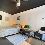 Lovely Spacious Guesthouse In Mills 50 District