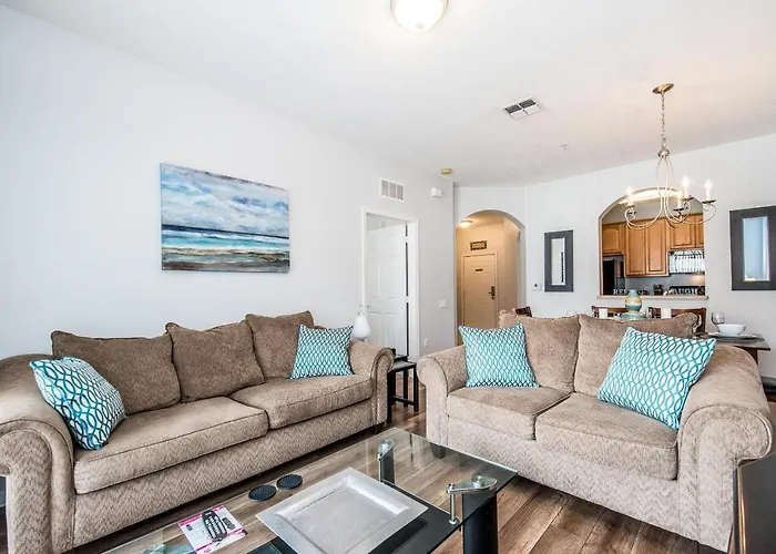 Gorgeous Top-Floor Condo W Private Balcony