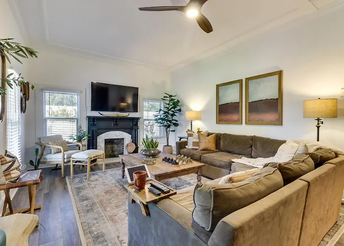 Updated Winter Garden Home With Yard And Fire Pit!
