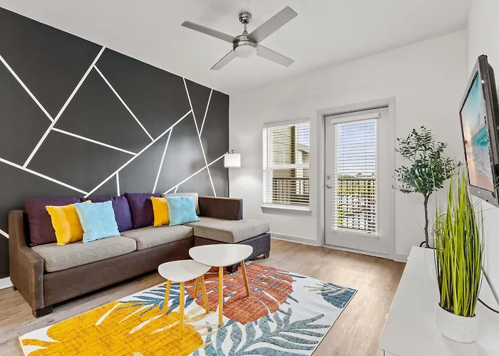Complete Sleek Modern Apartment 10 Min To Parks Pets Allowed, Resort-Style Amenities