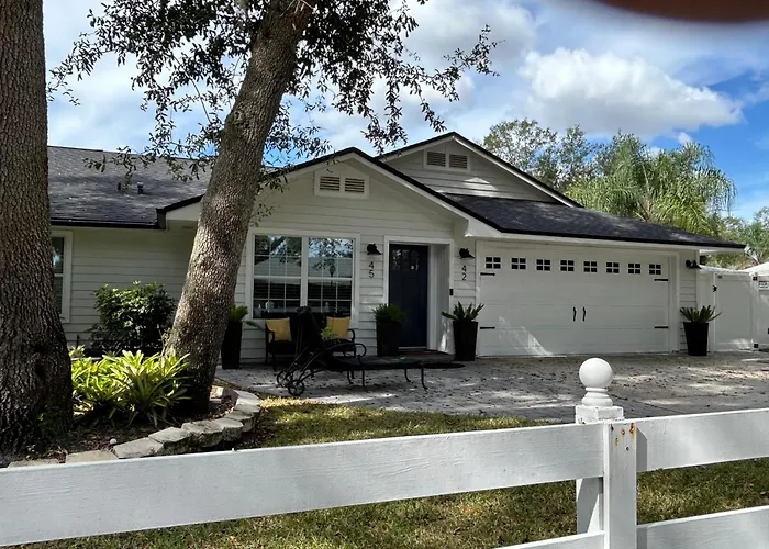 Spacious Craftsman House Sleeps 8