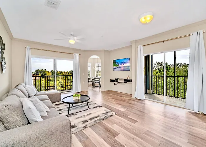 Spacious 2Br Condo W Pool & Hot Tub Near Disney