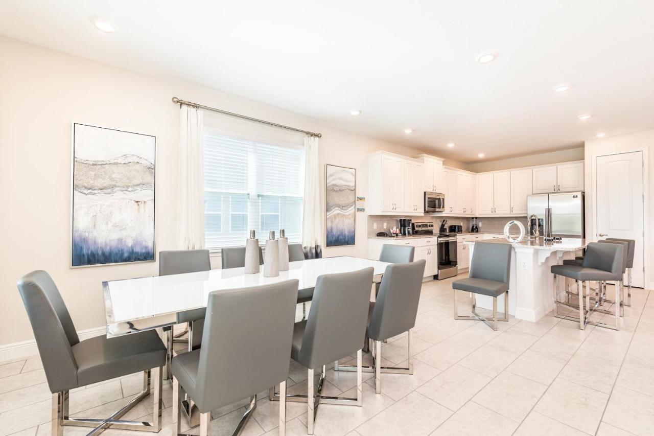Gleaming By Rentyl With Theater Near - 209s Holiday home
