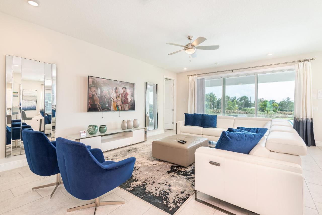 Gleaming By Rentyl With Theater Near - 209s Holiday home *