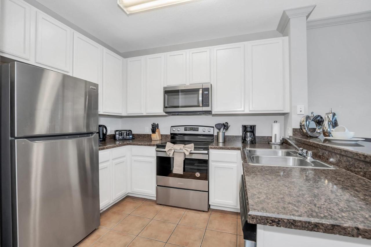 Near Disney - Stunning 3br - Pool And Hot Tub! Apartment *