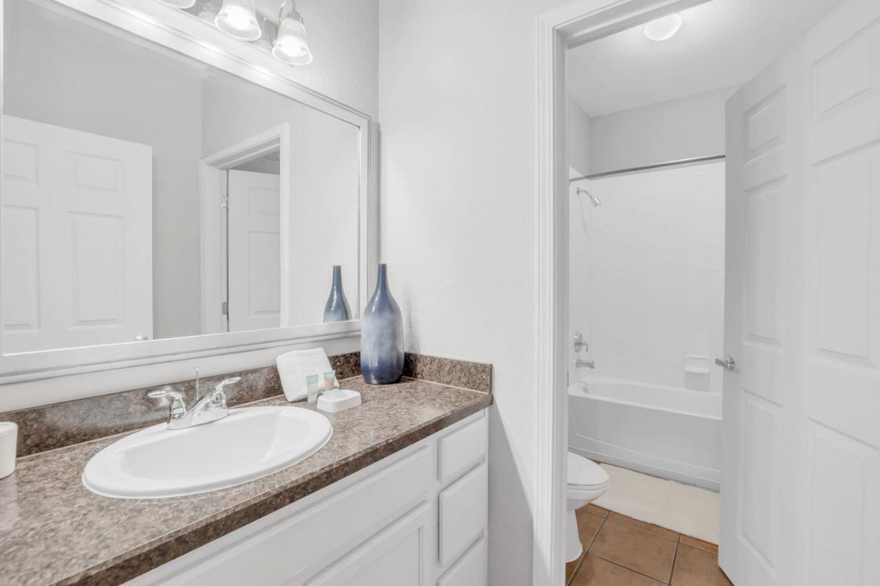 Near Disney - Stunning 3br - Pool And Hot Tub! * Orlando