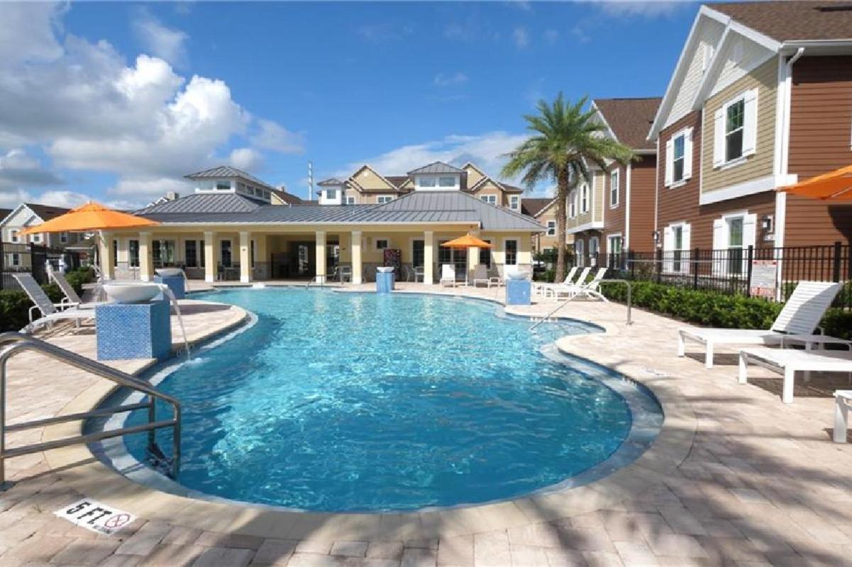Themed House 5 Min To Parks, Heated Pool, Jacuzzi, Gym And *